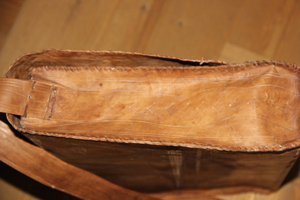 Ledertasche Umhängetasche (klein, mit einem Frontverschluss)