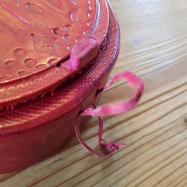 Handtasche Abendtasche Modell "Halbmond" Erdbeer-Rot